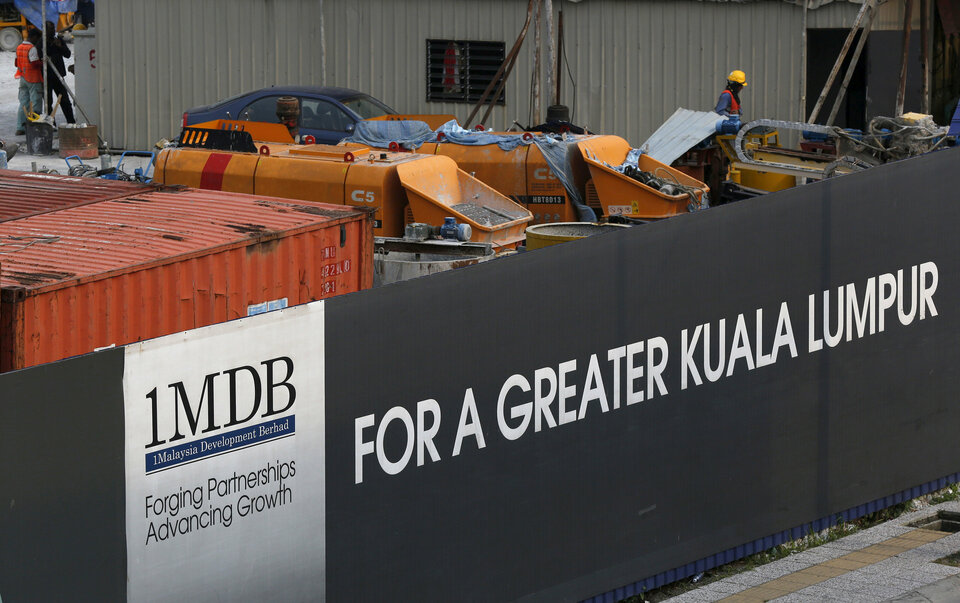 Singapore's central bank on Tuesday (19/12) said it had permanently barred Yeo Jiawei, a former wealth manager of Swiss bank BSI involved in breaches related to Malaysia's 1MDB fund, from managing financial services firms and advisory activities. (Reuters Photo/Olivia Harris)