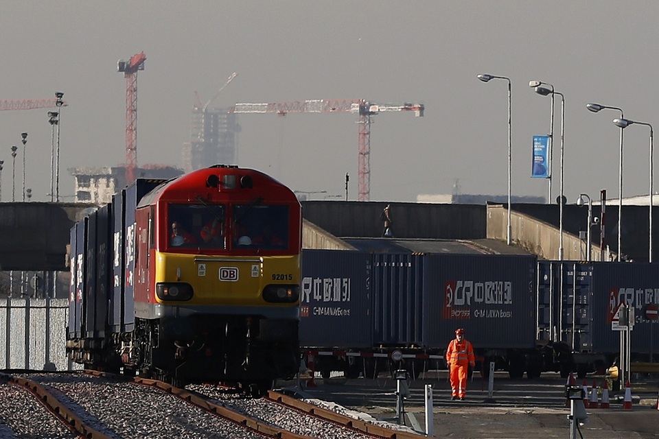 The first freight train to run from Britain to China departed on Monday (10/04), carrying goods like vitamins, baby products and pharmaceuticals as Britain seeks to burnish its global trading credentials for when it leaves the European Union. (Reuters Photo/Stefan Wermuth)
