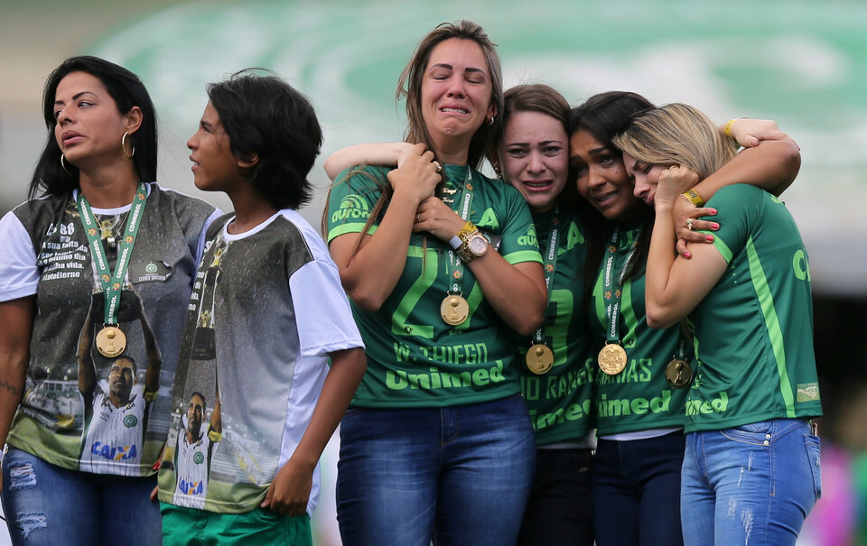 Relatives of players of Brazilian soccer team Chapecoense, who perished in a plane crash, react before a charity match between Chapecoense and Palmeiras. (Reuters Photo/Paulo Whitaker)