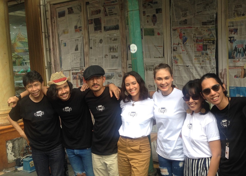 The cast and crew of 'Filosofi Kopi Ben & Jody' at Blok M Square, South Jakarta, on Thursday (05/01). (JG Photo/Lisa Siregar)