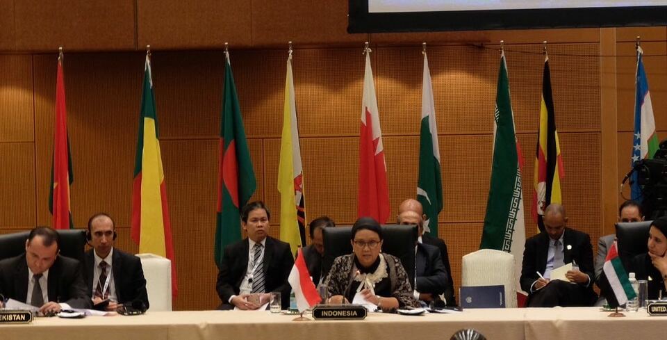 Foreign Minister Retno Marsudi speaking during an extraordinary meeting of the Council of Foreign Ministers of the Organization of Islamic Cooperation (OIC) in Kuala Lumpur on Thursday (19/01). (Photo courtesy of the Ministry of Foreign Affairs)