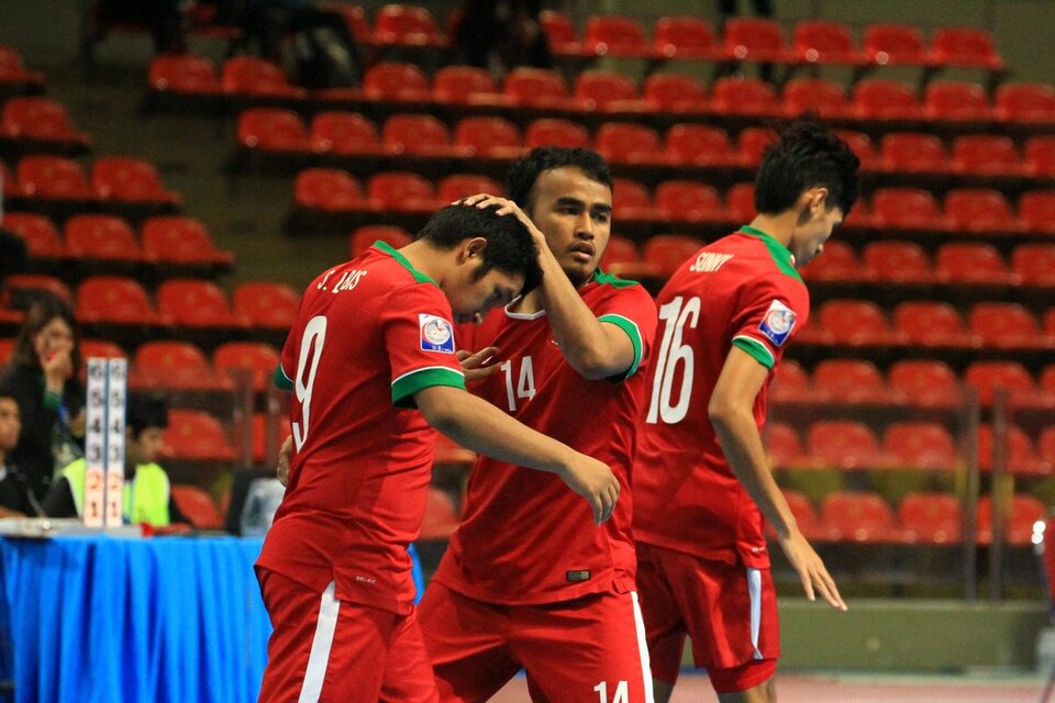 Indonesia's Syahidansyah Lubis, left, at the 2016 AFF Futsal Championship in Bangkok. (Photo courtesy of the Indonesian Football Association PSSI)