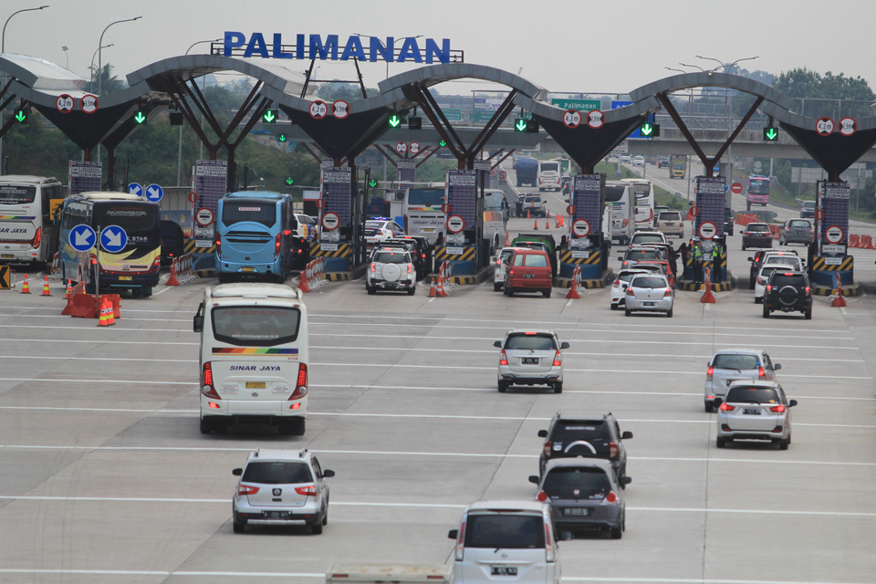 Astratel Nusantara, subsidiary of a diversified conglomerate Astra International, is interested in acquiring some shares of Lintas Marga Sedaya, which operates one section of the Cikopo-Palimanan Toll Road in West Java, famously known as the Cipali Toll Road. (Antara Photo/Dedhez Anggara)