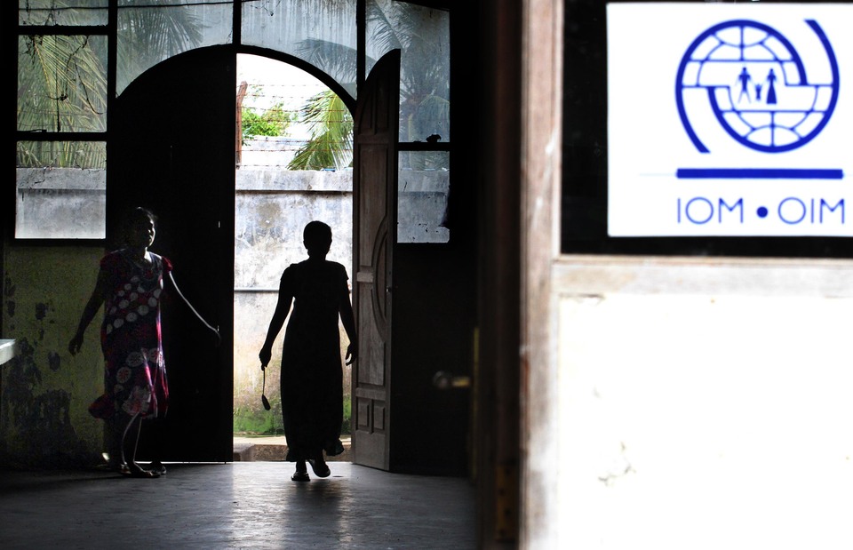 Sri Lankan migrants are seen inside an immigration shelter Ulee Blang Manee village, Lhokseumawe, Aceh, on Sunday (15/01). The immigration service will deport Sri Lankan migrants after 17 others were deported Jan. 10. (Antara Photo/Rahmat)