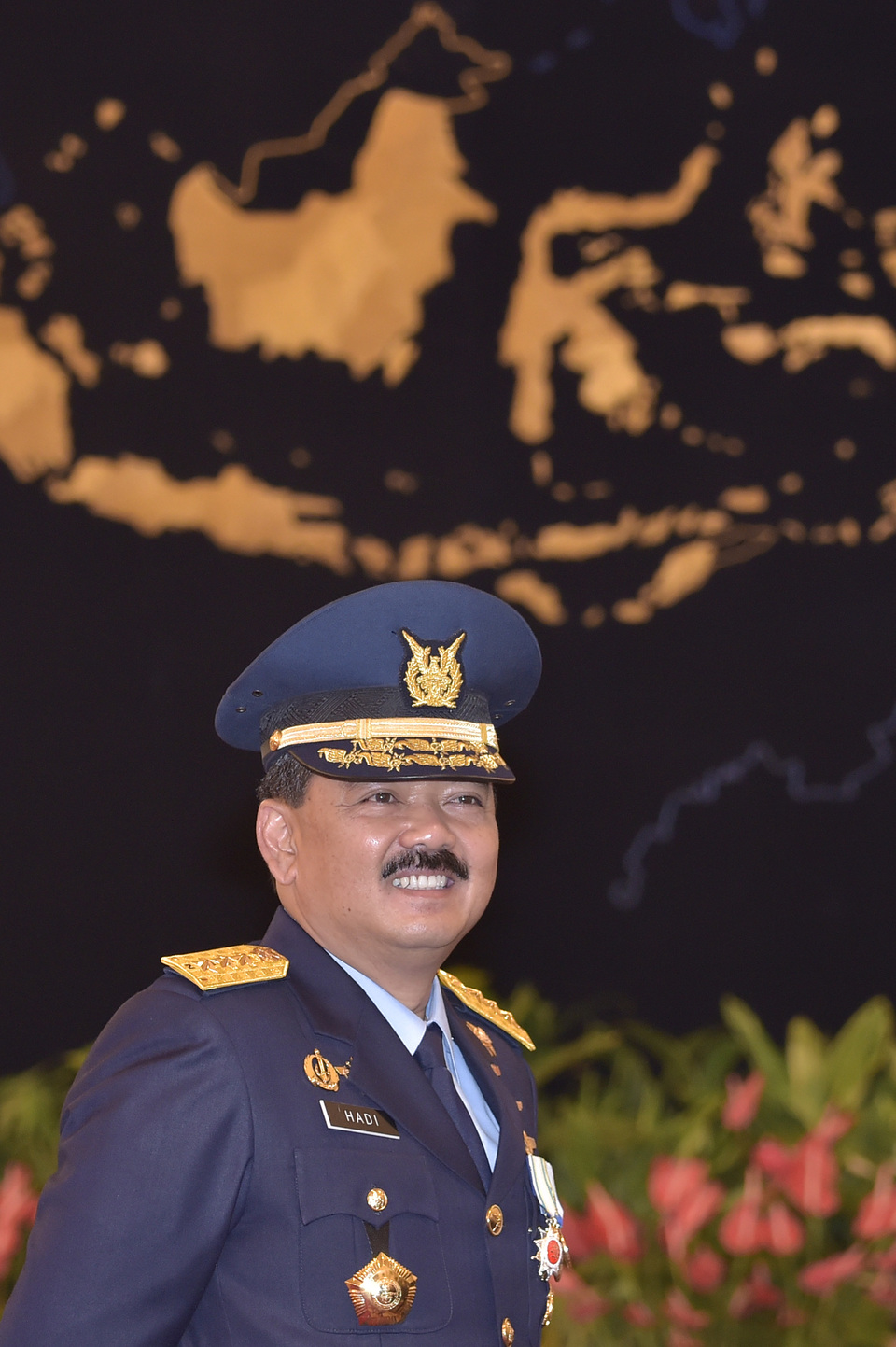 Charles Honoris, a member of the House of Representatives Commission I, which oversees defense, information, foreign and political affairs, has expressed a desire for newly appointed Air Chief Marshall Hadi Tjahjanto, pictured, to improve the Air Force's current weapon systems to heighten safety and defense capacity.(Antara Photo/Rosa Panggabean)