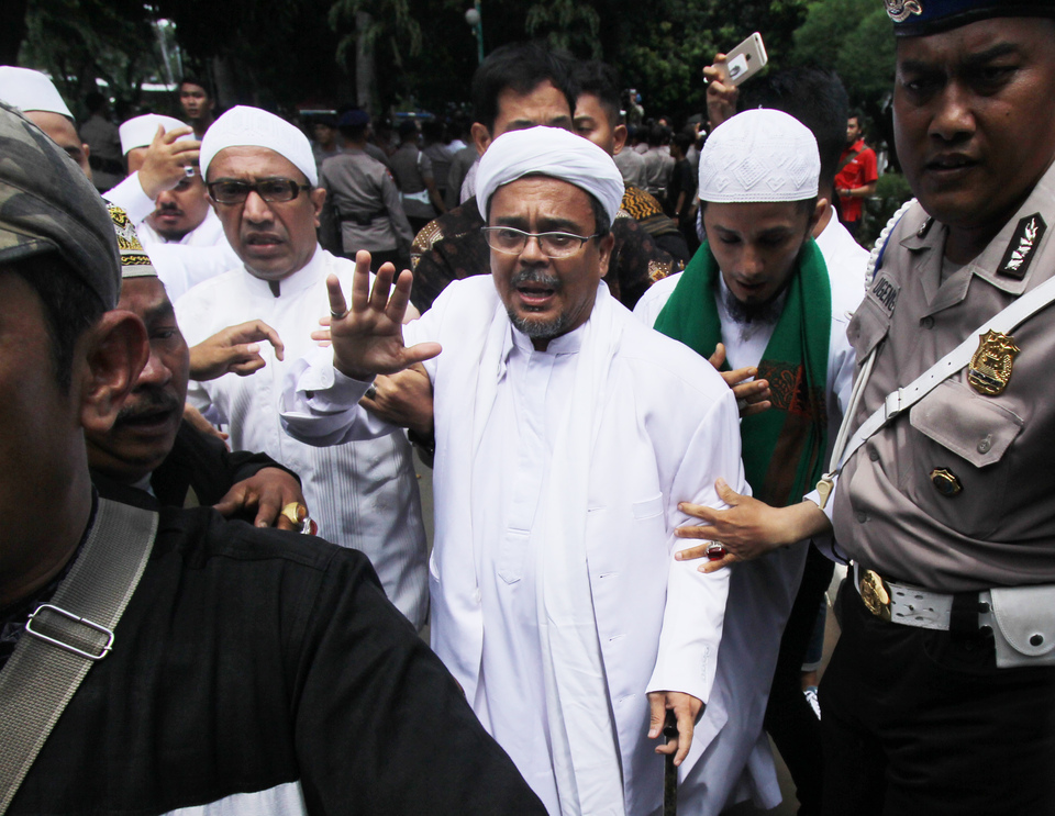 Jakarta Police chief Insp. Gen. M. Iriawan has said mass mobilization in support of Rizieq Shihab, the leader of the hardline Islamic Defenders Front, or FPI, and a suspect in a pornography case, may take place when he returns to Indonesia. (Antara Photo/Reno Esnir)