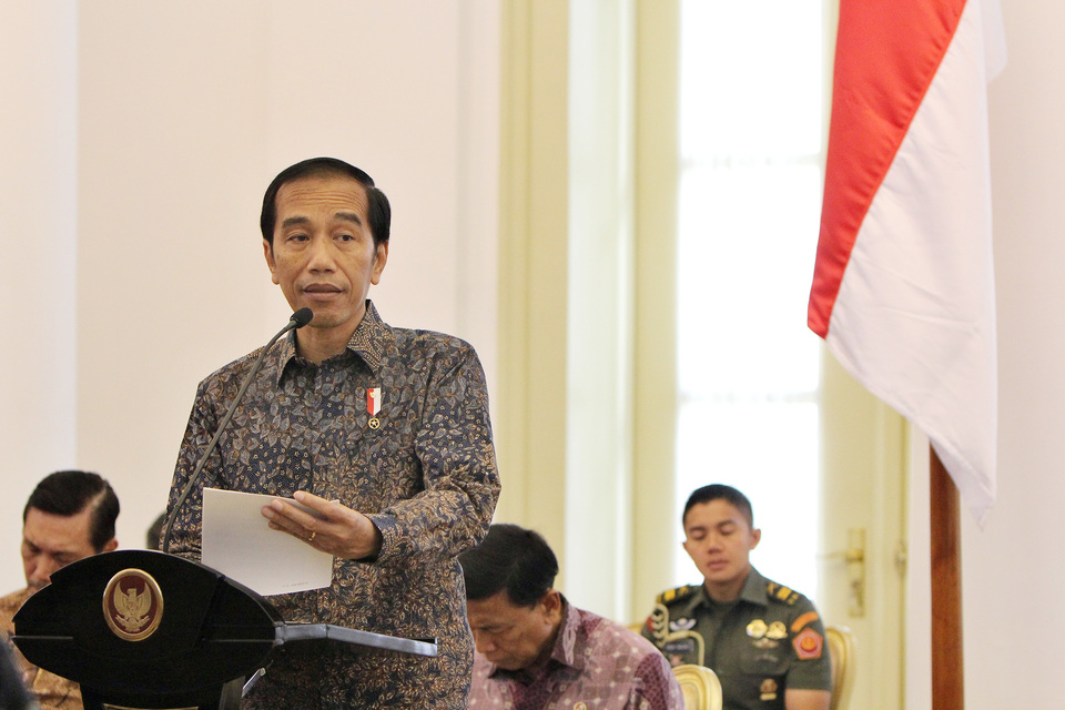 President Joko 'Jokowi' Widodo on Friday (12/05) inaugurated governors and deputy governors who won the 2017 regional election. (Antara Photo/Yudhi Mahatma)