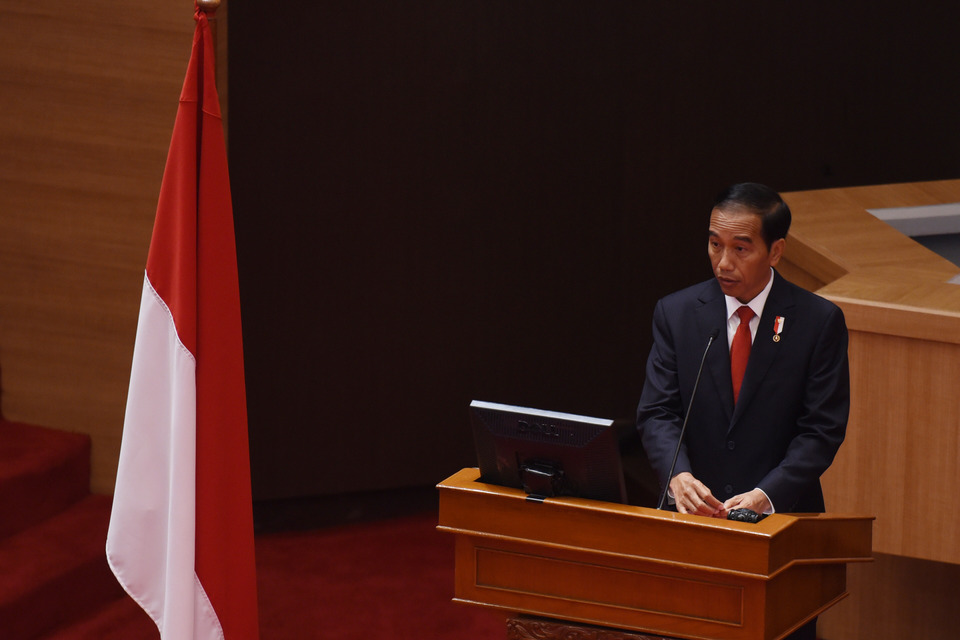 President Joko Widodo delivers a speech at TNI headquarters in Cilangkap, East Jakarta, on Monday (16/01). (Antara Photo/Akbar Nugroho Gumay)