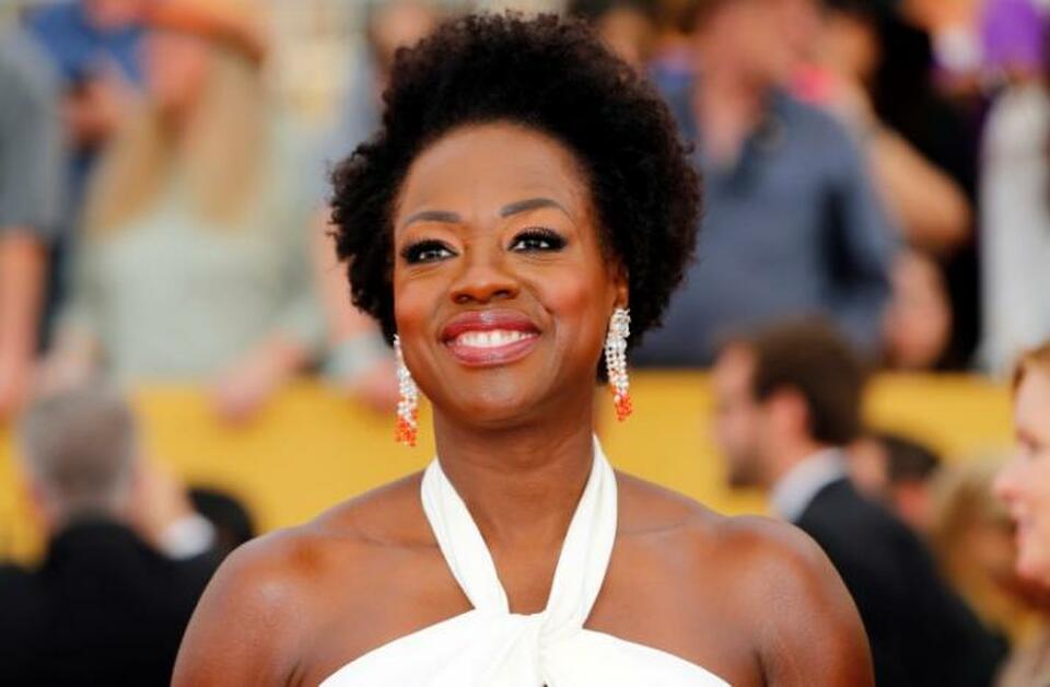 Actress Viola Davis from the ABC series "How to Get Away with Murder" while arriving at the 21st annual Screen Actors Guild Awards in Los Angeles, California January 25, 2015.  (Reuters Photo/Mike Blake/File Photo)