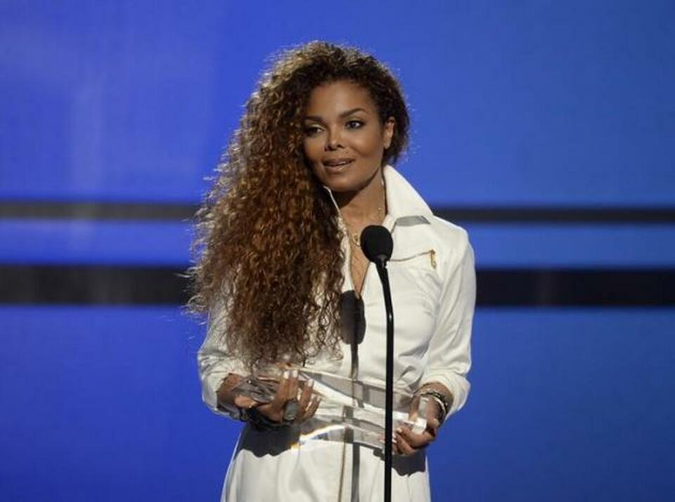Janet Jackson accepts the Ultimate Icon Award during the 2015 BET Awards in Los Angeles, California, in this file picture taken June 28, 2015. (Reuters Photo/Kevork Djansezian/Files)