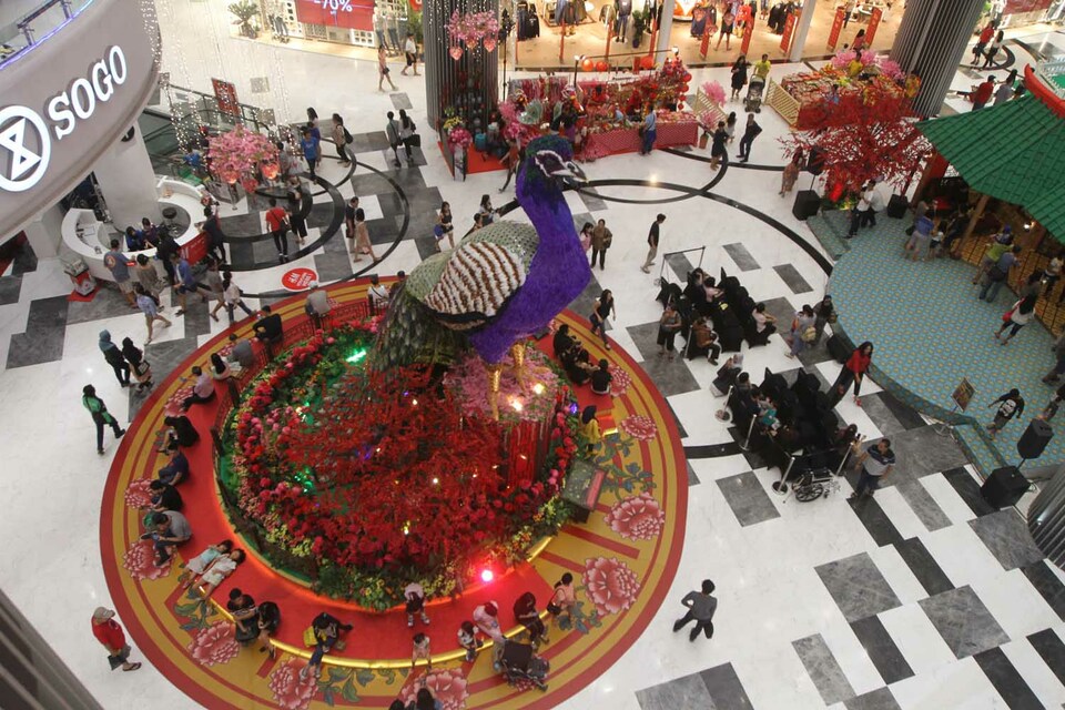Lippo Mall Puri in West Jakarta holds a Chinese New Year celebration called "Eternal Gem: The Peacock Story" from Jan. 20 to Feb. 12. (Photo courtesy of Lippo Malls)