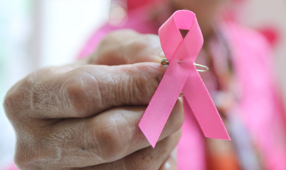 According to studies, physical activity reduces the risk of recurrence and death by about 40 percent in breast cancer patients, and alleviates the side effects of cancer treatment, such as fatigue and depression. (SP Photo/Ruht Semiono)