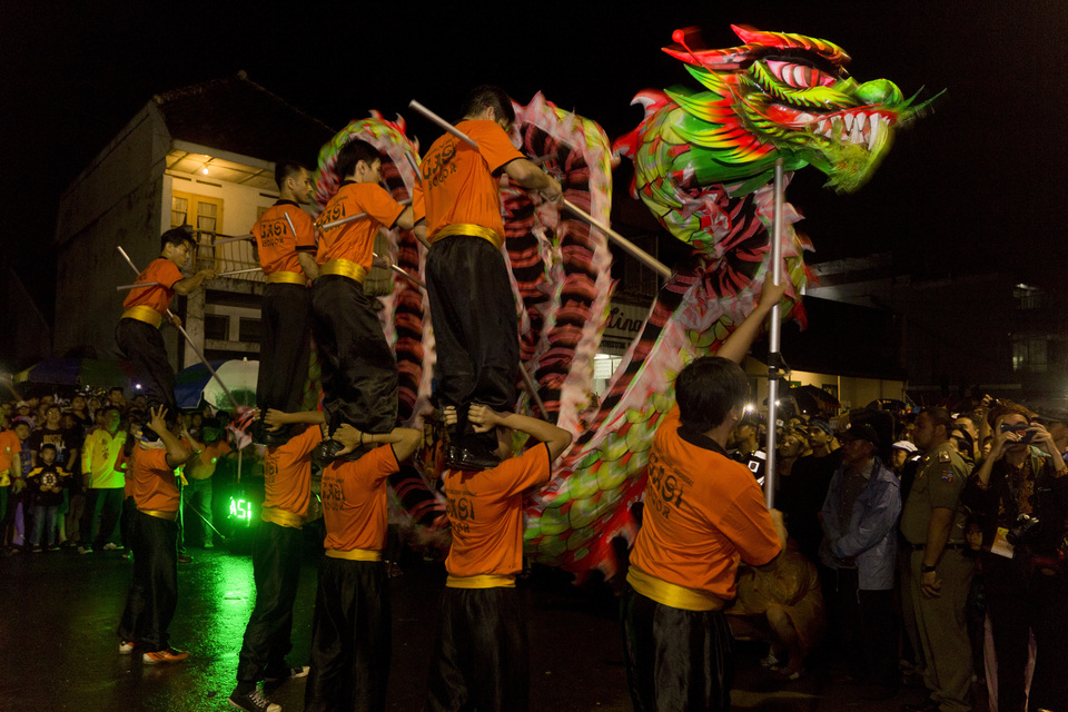 Dragon dance in Cap Go Meh 2017, Bogor, West Java (11/02). Dragon dance is a form of traditional dance and performance in Chinese culture (JG Photo/Yudha Baskoro)