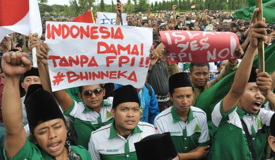 Thousands of people joined a peaceful rally in the Puputan Margarana square in Denpasar, Bali, on Monday (06/02) to demand the disbandment of hardline group FPI. (Antara Photo/Nyoman Budhiana)
