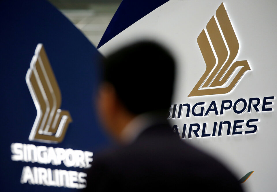 A man walks past a Singapore Airlines signage at Changi Airport in Singapore May 11, 2016. (Reuters Photo/Edgar Su)