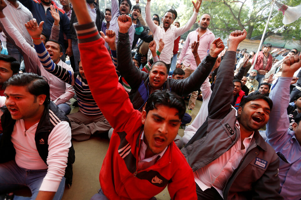 A strike in the Indian capital by thousands of Uber and Ola drivers demanding better pay has paralyzed the ride-hailing services that have grabbed business from traditional taxi and rickshaw operators with their cheaper fares. (Reuters Photo/Adnan Abidi)