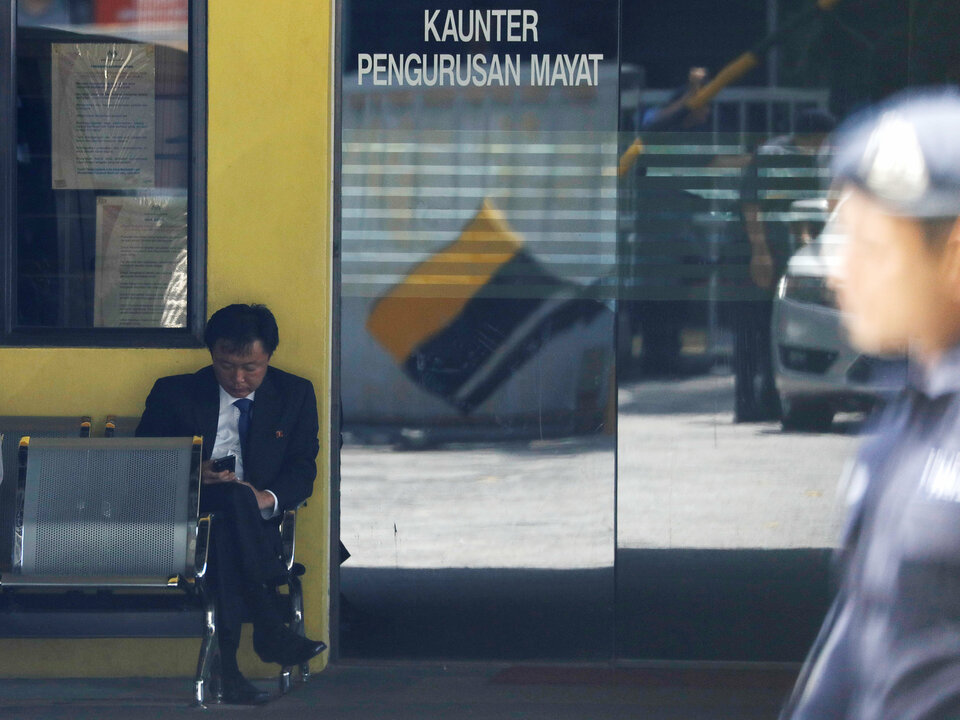 An official from the North Korean Embassy in Kuala Lumpur sits outside a morgue at Kuala Lumpur General Hospital, where the body of Kim Jong Nam is held for autopsy, in Malaysia on Wednesday (15/02). (Reuters Photo/Edgar Su)
