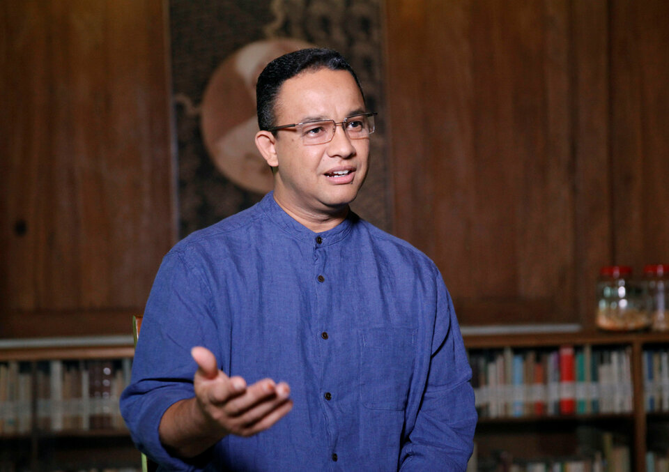 Former education minister and Jakarta governor candidate Anies Baswedan speaks during an interview at his home in Jakarta on Tuesday (21/02). (Reuters Photo/Fatima El-Kareem)
