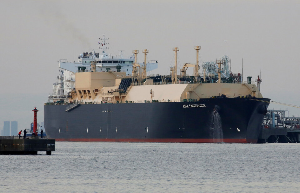 Unexpectedly strong demand from China, along with rising oil and coal prices, should keep Asian liquefied natural gas spot levels buoyant this winter. (Reuters Photo/Issei Kato)
