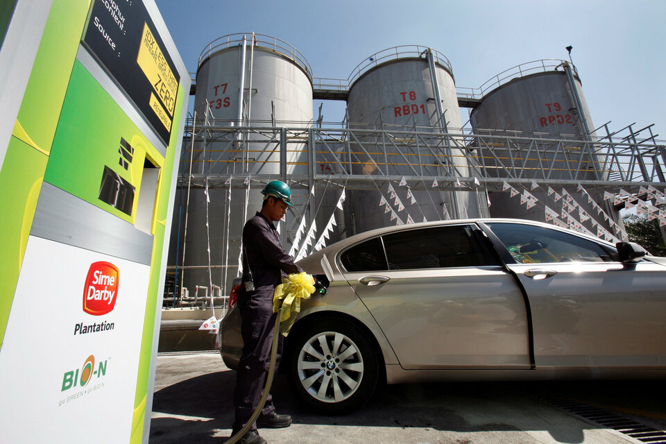 Malaysian biodiesel production is likely to hit record levels this year and next, with 2018 exports on track to double from 2017, pushed up as higher oil prices boost the appeal of biofuels, the head of an industry association said on Wednesday. (Reuters Photo/Bazuki Muhammad)