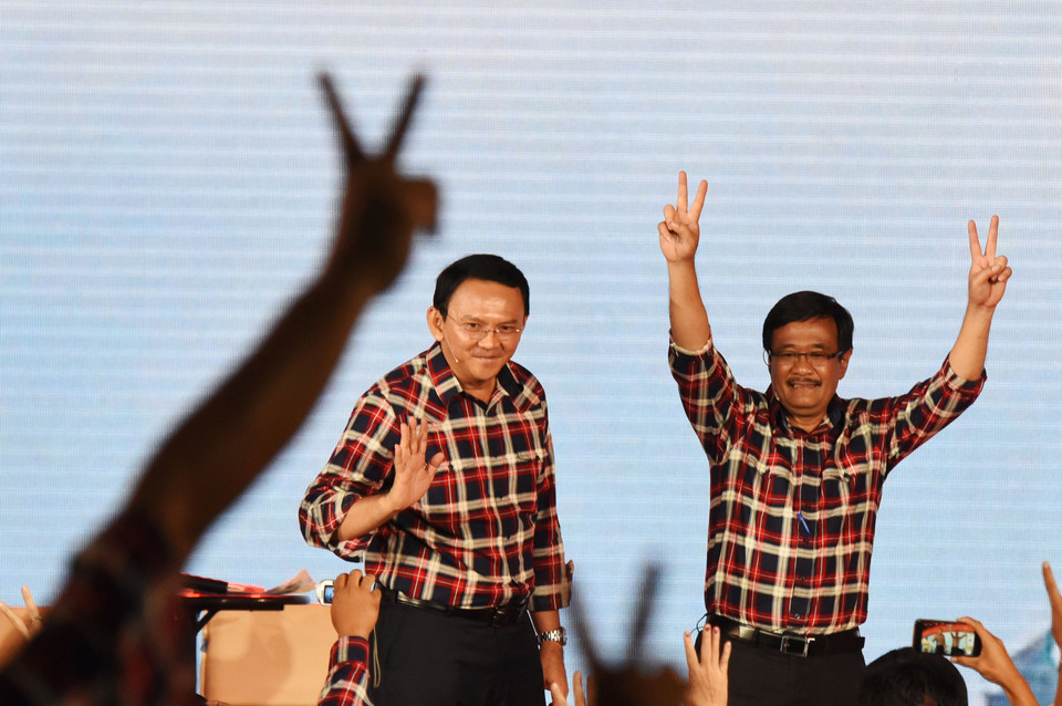 Basuki 'Ahok' Tjahaja Purnama and Djarot Saiful Hidayat wave to their supporters during the last gubernatorial debate at the Bidakara Hotel in South Jakarta on Friday night (10/02). (Antara Photo/Akbar Nugroho Gumay)