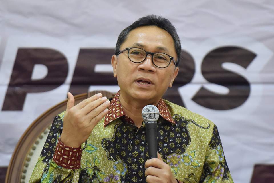 People's Consultative Assembly (MPR) Speaker Zulkifli Hasan  has called on all Indonesians to avoid any form of money politics in this week's simultaneous regional elections. (Antara Photo/Wahyu Putro A)