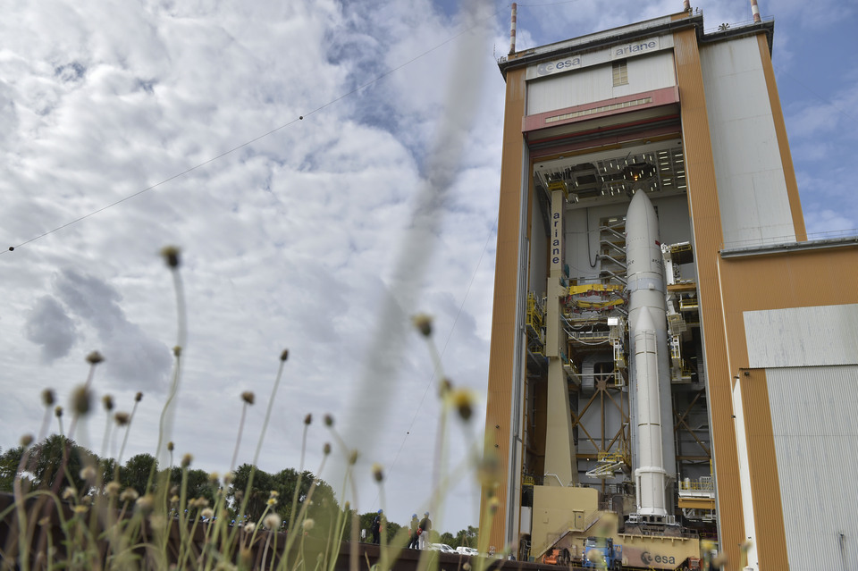 An Ariane 5 rocket being prepared for launch in Kourou, French Guiana, on Monday (13/02). The rocket carried the Telkom 3S satellite belonging to Telekomunikasi Indonesia (Telkom) into space at 4.39 a.m. on Wednesday, Jakarta time. It is expected to support progress in the national telecommunications industry. (Antara Photo/Puspa Perwitasari)
