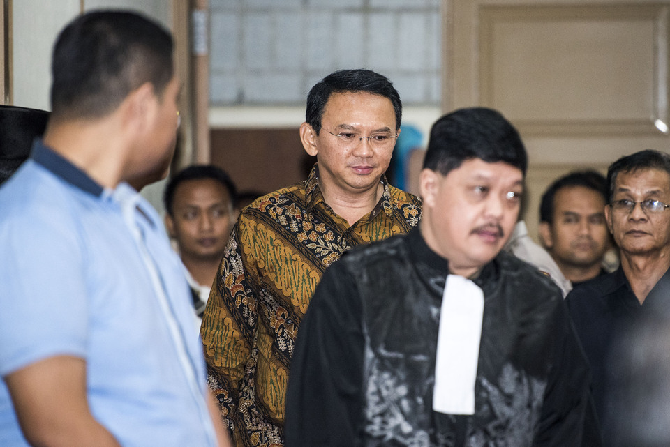 Jakarta Governor Basuki Tjahaja Purnama walks into court at his blasphemy trial in South Jakarta on Tuesday (21/02). (Antara Photo/M. Agung Rajasa)