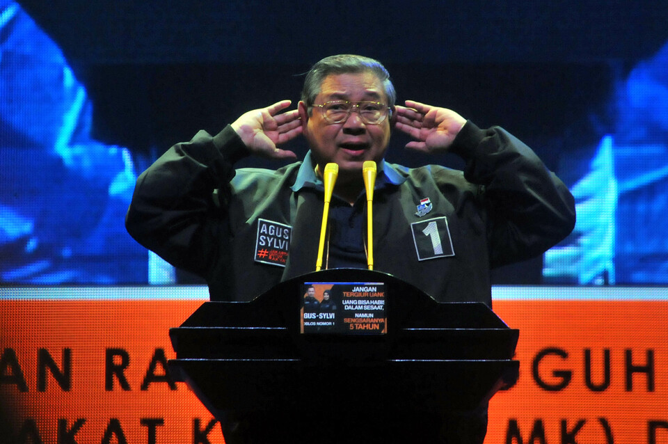 Former President Susilo Bambang Yudhoyono, pictured, said he believes the allegations against him by former national antigraft chairman Antasari Azhar was aimed at preventing his son, Agus Harimurti Yudhoyono, from winning this week's Jakarta gubernatorial  election. (Antara Photo/Yulius Satria Wijaya)