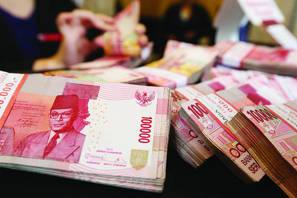 Indonesian companies have developed a tried and tested strategy to cope with the periodic plunges in the rupiah: retain dollars to protect their profits. (ID Photo/David Gita Roza)