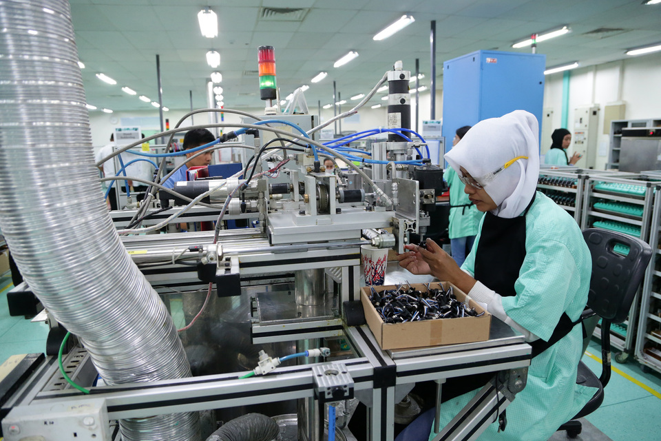 Developing countries must step up efforts and implement better strategies to prepare for the impact of increased automation and the implementation of smart technologies in Industry 4.0, a technology expert said. (Antara Photo/M. N. Kanwa)
