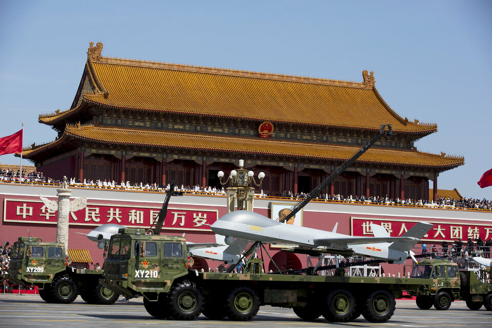Defying pressure for a strong increase in defense spending, China said on Saturday (04/03) its military budget this year would grow about 7 percent, its slowest pace since 2010.  (Reuters Photo/Andy Wong)