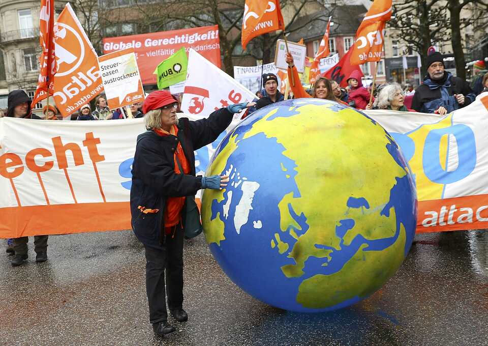 Business executives and scientists on Tuesday (21/03) urged the world's leading economies to put global warming back on the G20 agenda after finance ministers and central bankers failed to reaffirm their readiness to finance measures against climate change.  (Reuters Photo/Kai Pfaffenbach)