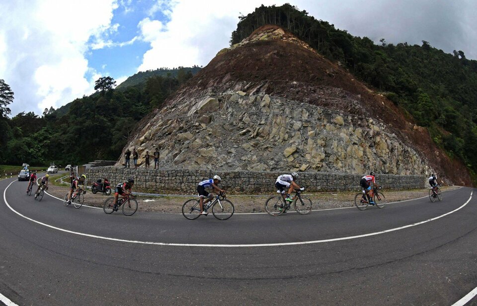 After a successful kick-off last year, the Tour de Flores international cycling event will return in July, sanctioned by the sport's world governing body, Union Cycliste Internationale (UCI). (Antara Photo/Wahyu Putro A.)