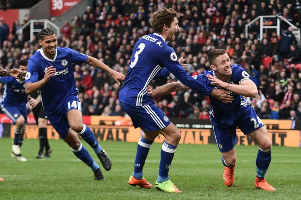 Chelsea's Gary Cahill celebrates scoring the winning goal with teammates. (Photo courtesy of Twitter/ChelseaFC)