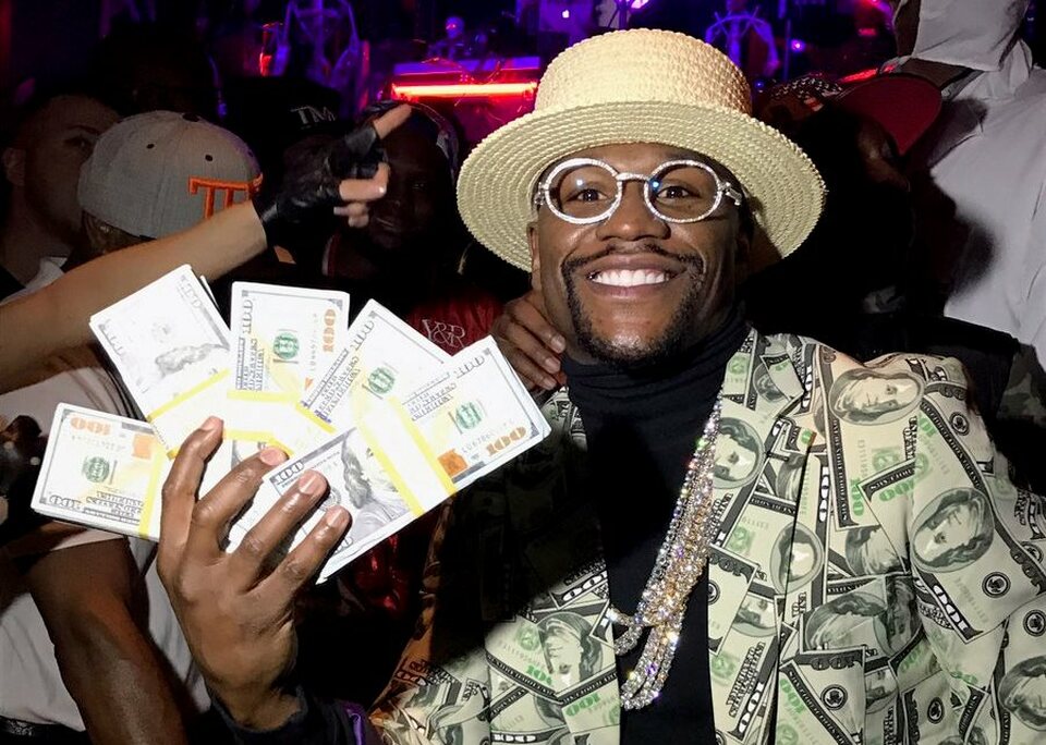 Floyd Mayweather has declared himself 'out of retirement' to fight Conor McGregor and demanded the Irish mixed martial arts champion commit to a crossover bout in June. (Photo courtesy of Twitter/Floyd Mayweather)