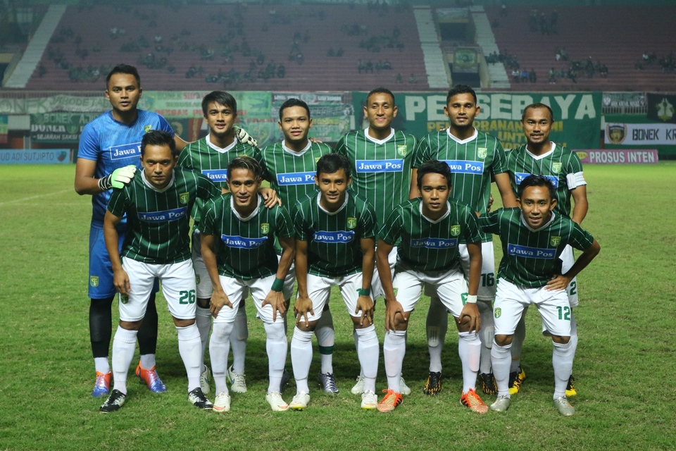 Persebaya's squad poses for a photo just before the final match of the preseason Dirgantara Cup tournament in Sleman, Yogyakarta, on March 8. (Photo courtesy of Persebaya Surabaya)