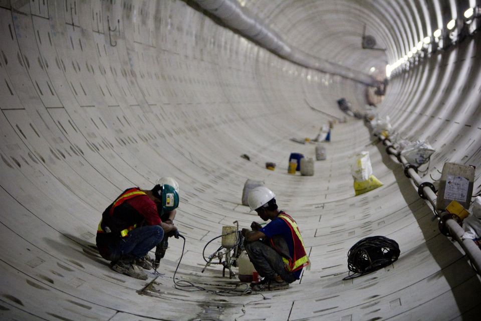 Workers continue work on Jakarta's Mass Rapid Transit (MRT) underground line in Setiabudi, South Jakarta, on Monday (13/03).  (JG Photo/Yudha Baskoro)