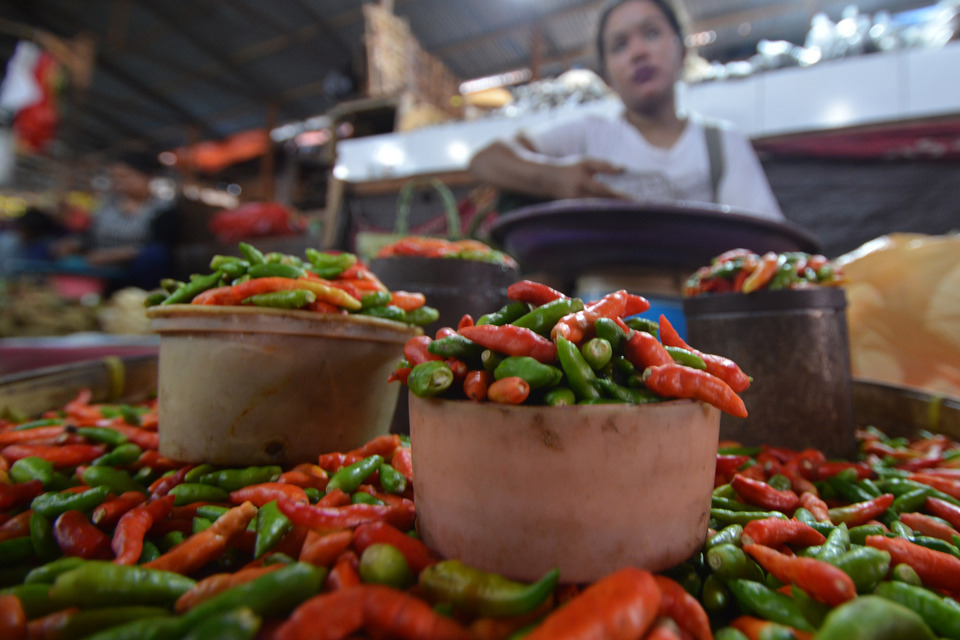 Traders wait by their bird's eye chili stalls at the Manonda Palu Wholesale Market in Central Sulawesi in March.2, 2023. The significant increase in bird's eye chili prices, reaching Rp120,000 per kilogram since mid-February, has been the main contributor to the inflation in the city of Palu, amounting to 0.29 percent. ANTARAFOTO/Basri Marzuki/ama/17