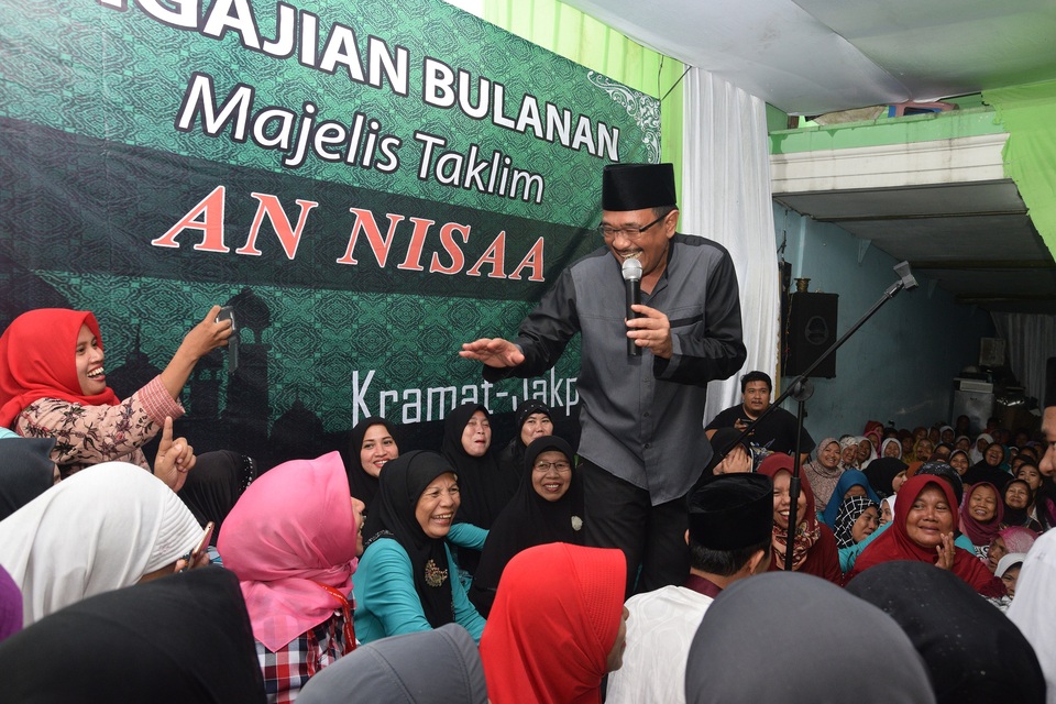 Jakarta Deputy Governor Djarot Saiful Hidayat will sport a new look on the run-off election ballot paper: the ubiquitous 'peci' or 'kopiah.' (Antara Photo/Atika Fauziyyah)