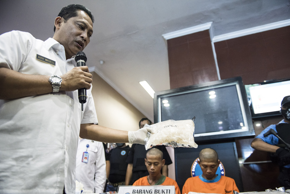 National Narcotics Agency (BNN) chief Comr. Gen. Budi Waseso shows a package of crystal methamphetamine that was confiscated in an operation in Pontianak, West Kalimantan, earlier this month. (Antara Photo/M Agung Rajasa)