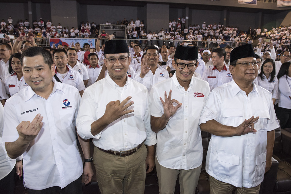 Perindo chairman Hary Tanoesoedibjo, left, officially declared his party's support for Anies Baswedan and Sandiaga Uno on Tuesday (14/03). (Antara Photo/M. Agung Rajasa)