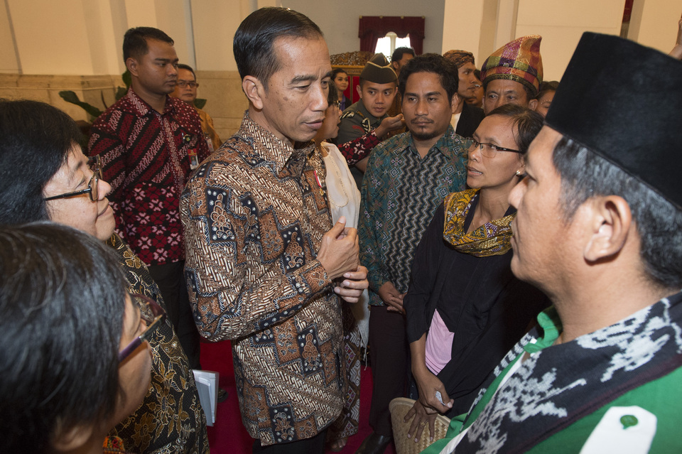 President Joko 'Jokowi' Widodo has called on Indonesians not to confuse politics with religion to avoid a repeat of the tensions and conflict that occurred during the recent simultaneous regional elections. (Antara Photo/Rosa Panggabean)