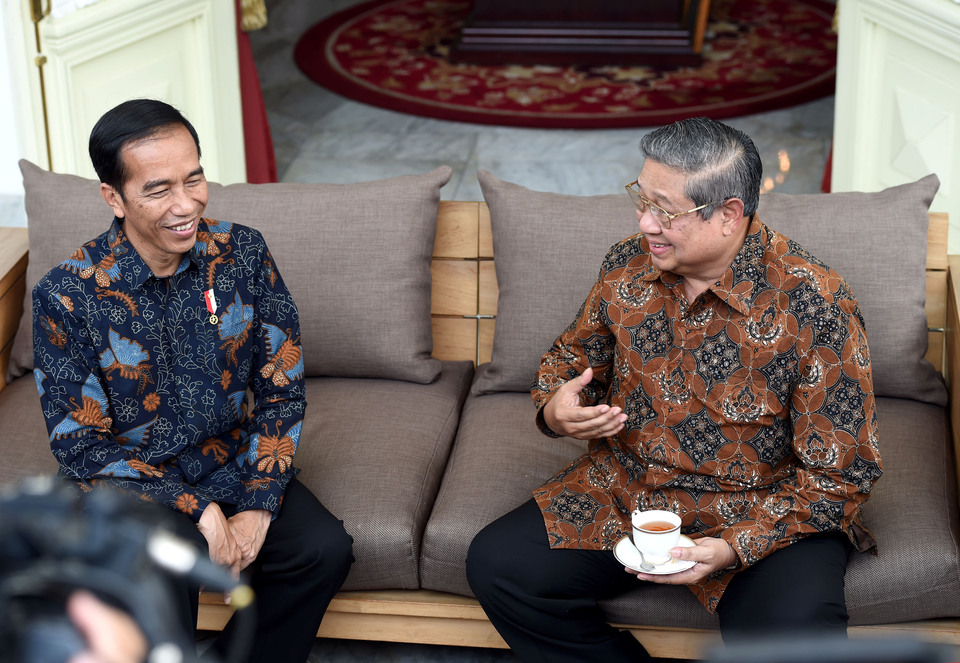 President Joko Widodo met his predecessor Susilo Bambang Yudhoyono for tea at the Merdeka Palace in Jakarta on Thursday (09/03). (Antara Photo/Cahyo Bruri Sasmito)