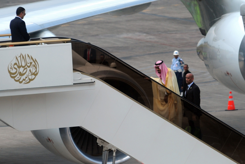 King Salman bin Abdulaziz Al Saud of Saudi Arabia departs from Ngurah Rai International Airport in Denpasar, Bali, on Sunday (12/03). (Antara Photo/Wira Suryantala)