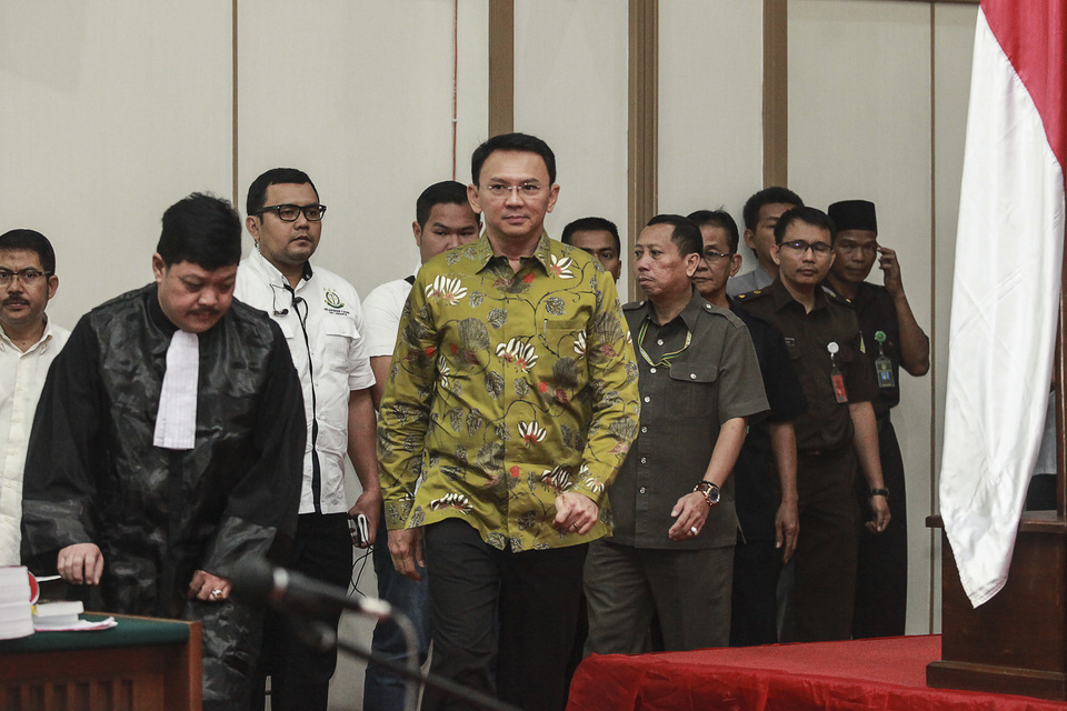 Incumbent Jakarta Governor Basuki 'Ahok' Tjahaja Purnama, center, said he has made no preparations ahead of the 15th session of his blasphemy trial on Tuesday (21/03). (Antara Photo/Muhammad Adimaja)