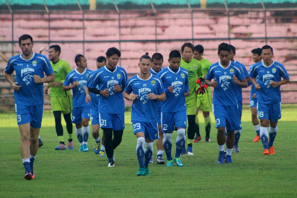 Persib Bandung will host Go-Jek Traveloka Liga 1's opening match against Malang's Arema on April 15. (Antara Photo/Septianda Perdana)
