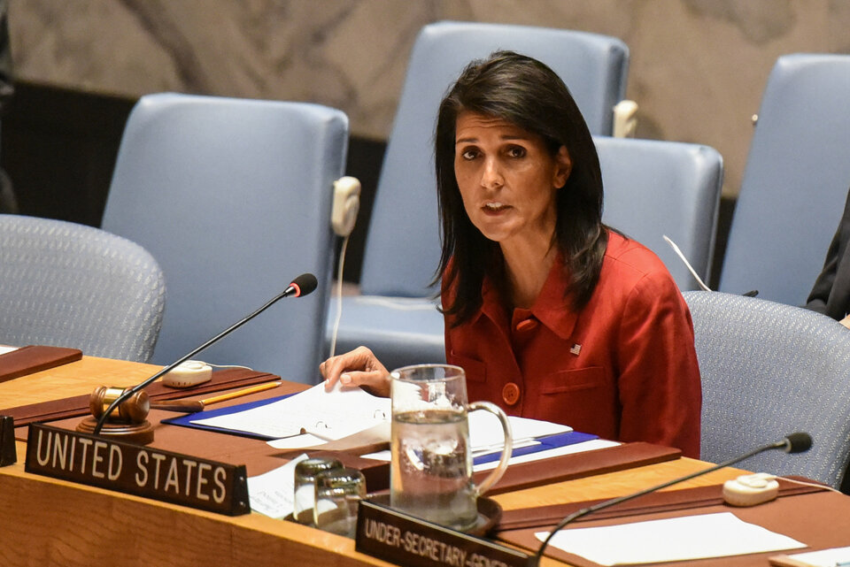 United States Ambassador to the United Nations Nikki Haley on Thursday (28/09) called on countries to suspend providing weapons to Myanmar over violence against Rohingya Muslims until the military puts sufficient accountability measures in place. (Reuters Photo/Stephanie Keith)