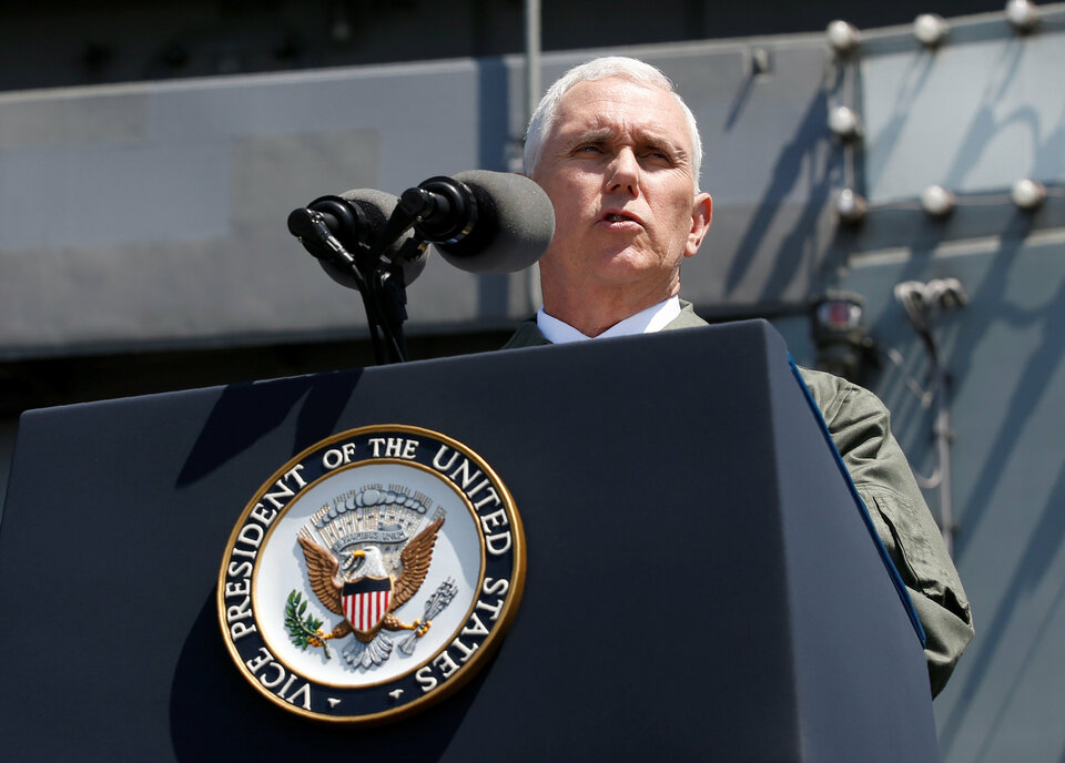 United States Vice President Mike Pence delivers a speech to US and Japanese service members on the flight deck of the USS Ronald Reagan, a Nimitz-class nuclear-powered super carrier, at the U. naval base in Yokosuka, Japan on Wednesday (19/04). (Reuters Photo/Kim Kyung-Hoon)