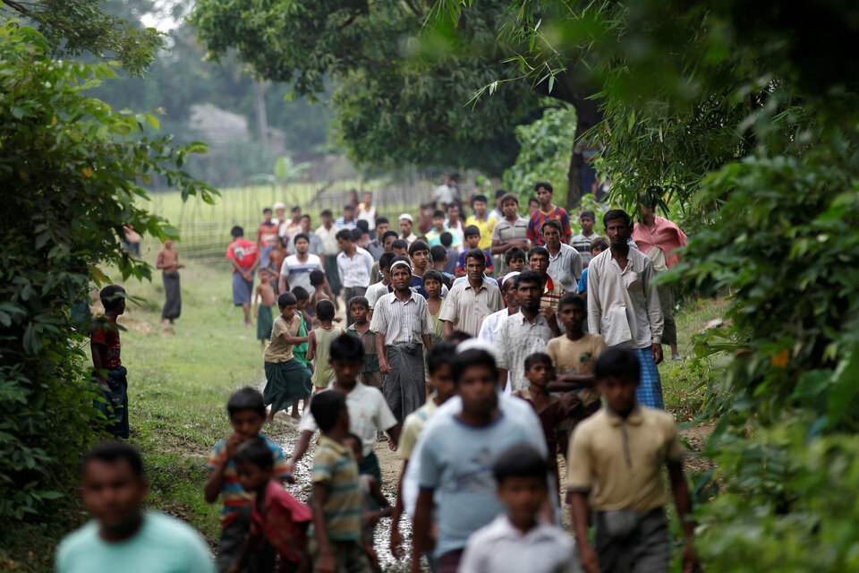 Pressure mounted on Myanmar on Tuesday (12/09) to end violence that has sent more than 300,000 Muslims fleeing to Bangladesh, with the United States calling for the protection of civilians and Bangladesh seeking international help to handle the crisis. (Reuters Photo/Soe Zeya Tun)
